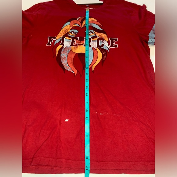 Disney Lion King Mufasa Fierce Red Varsity Shirt red distressed tee - Picture 7 of 11